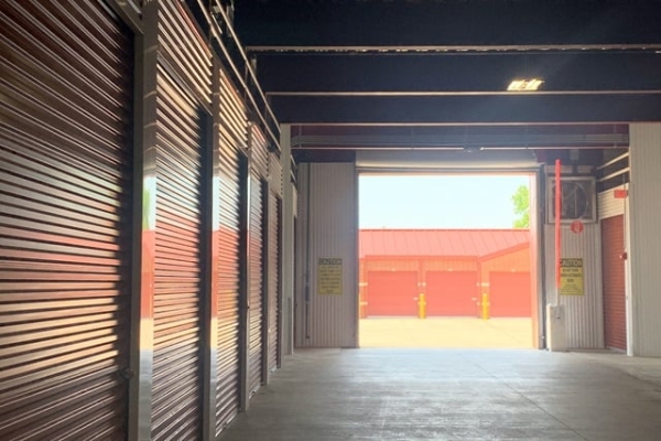 Facility photo: //images.sparefoot.com/medium/221558688cbdd3299e2.jpg