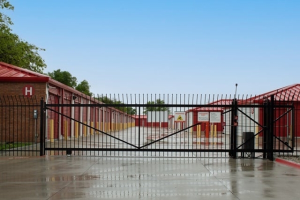 Facility photo: //images.sparefoot.com/medium/22155969f5fb5aabd64.jpg