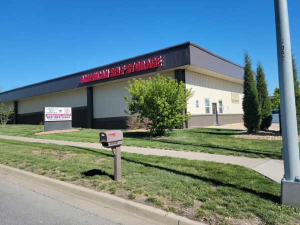 Facility photo: //images.sparefoot.com/medium/2215766452782dc7cad.jpg