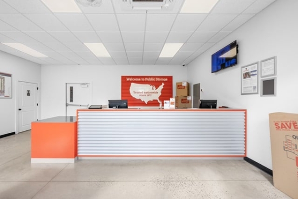 Facility photo: //images.sparefoot.com/medium/221600687f909b5dce4.jpg