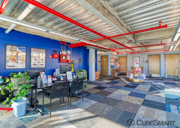 Facility photo: //images.sparefoot.com/medium/22163568147f25ccb2b.jpg