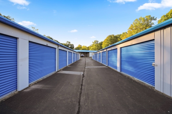 Facility photo: //images.sparefoot.com/medium/22165366bb59f226370.jpg