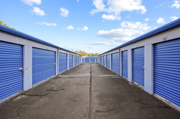 Facility photo: //images.sparefoot.com/medium/22165366bb59f58d66c.jpg