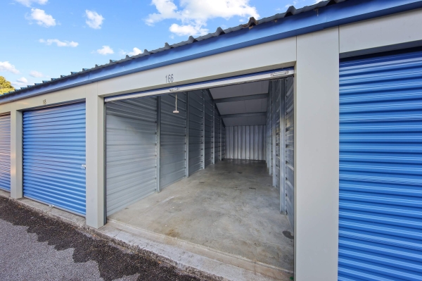 Facility photo: //images.sparefoot.com/medium/22165366bb59fcdfd32.jpg