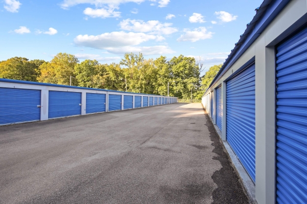 Facility photo: //images.sparefoot.com/medium/22165366bb59fead72c.jpg