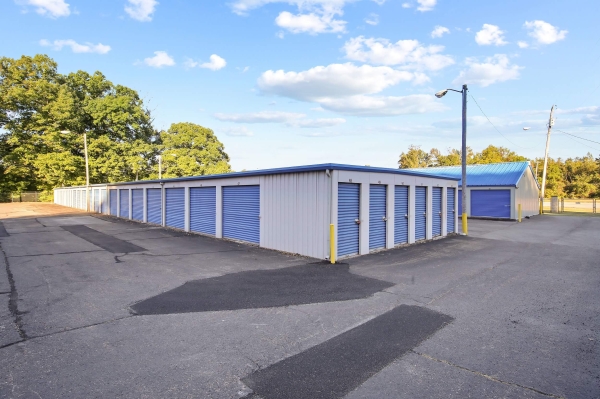 Facility photo: //images.sparefoot.com/medium/22165366bb5a00b1d9b.jpg