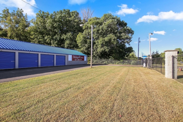 Facility photo: //images.sparefoot.com/medium/221653689ce7cad1f3a.jpg