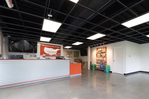 Facility photo: //images.sparefoot.com/medium/221715688f61c1e2771.jpg