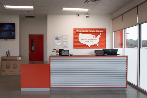 Facility photo: //images.sparefoot.com/medium/22171769eb6d8c80373.jpg