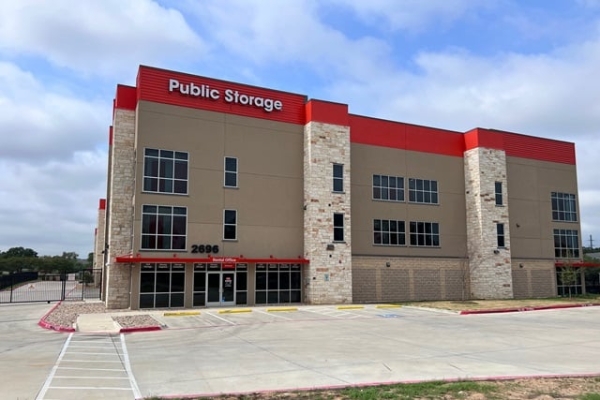 Facility photo: //images.sparefoot.com/medium/221743687e3c6f37981.jpg