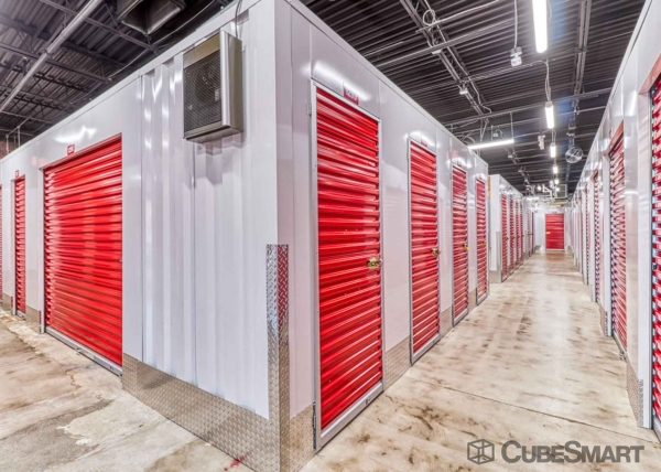 Facility photo: //images.sparefoot.com/medium/22175368931057eaf21.jpg