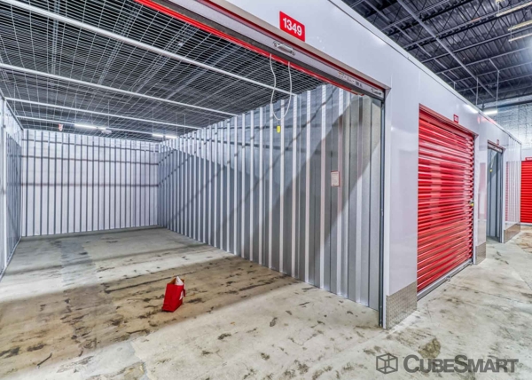 Facility photo: //images.sparefoot.com/medium/2217536893105b7e11c.jpg