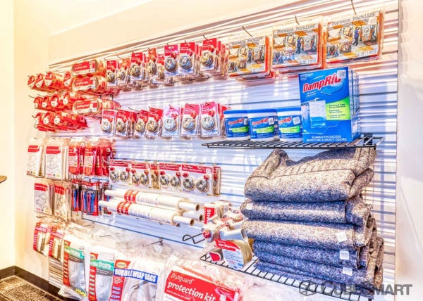 Facility photo: //images.sparefoot.com/medium/2217536971e809e7e26.jpg