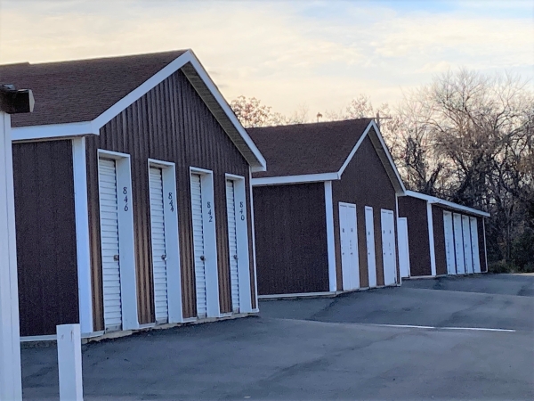 Facility photo: //images.sparefoot.com/medium/2217586a21a23b6785f.jpg