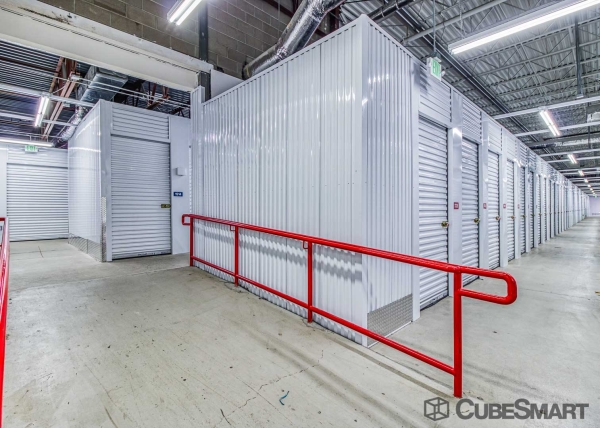Facility photo: //images.sparefoot.com/medium/2217836894500f5d32b.jpg