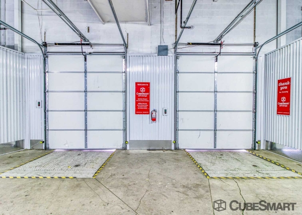 Facility photo: //images.sparefoot.com/medium/221783693d1a41eef33.jpg