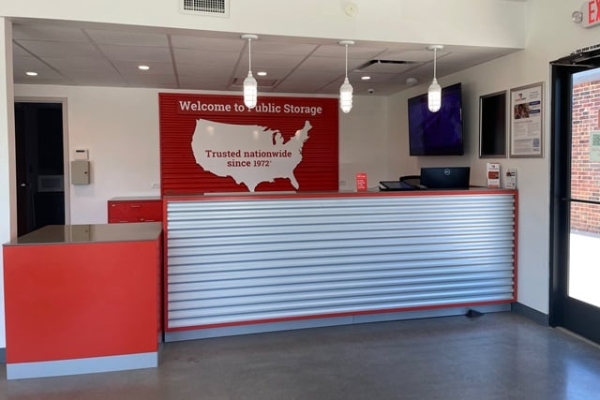 Facility photo: //images.sparefoot.com/medium/2218156878f6fb4d40a.jpg
