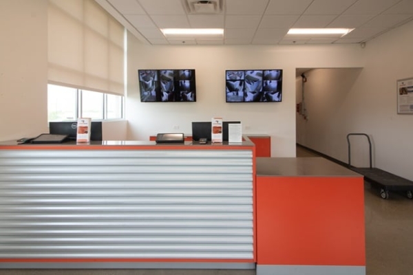Facility photo: //images.sparefoot.com/medium/22181869f74a191f95b.jpg