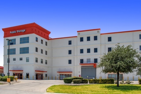 Facility photo: //images.sparefoot.com/medium/2218356884d495186c0.jpg