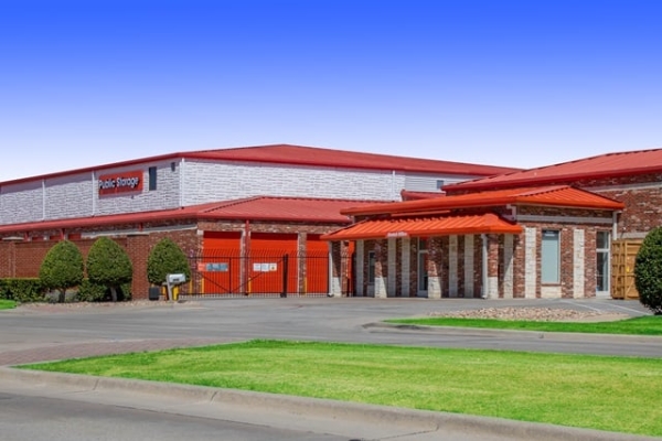 Facility photo: //images.sparefoot.com/medium/2218366876568323132.jpg