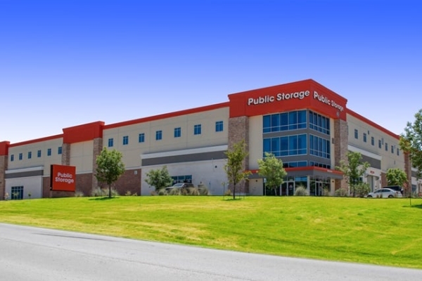 Facility photo: //images.sparefoot.com/medium/22183769f4a98d7eeb3.jpg