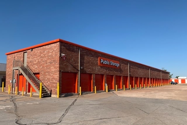 Facility photo: //images.sparefoot.com/medium/22184269f89c9c2b324.jpg