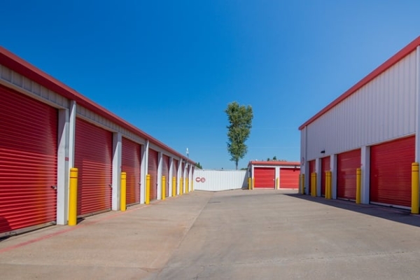 Storage Units at Public Storage - Yukon - 10221 W Hwy 66 - 10221 W Hwy 66