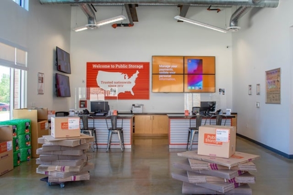 Facility photo: //images.sparefoot.com/medium/2218456898a007bf5ee.jpg