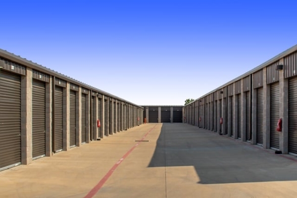 Facility photo: //images.sparefoot.com/medium/2218466880e01b4bd18.jpg