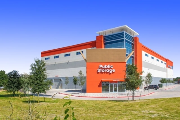 Facility photo: //images.sparefoot.com/medium/2218486884d4e1df9c8.jpg