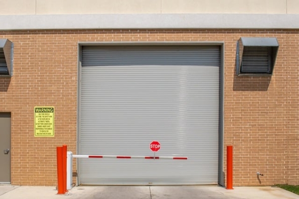 Facility photo: //images.sparefoot.com/medium/221849687f923cead0a.jpg
