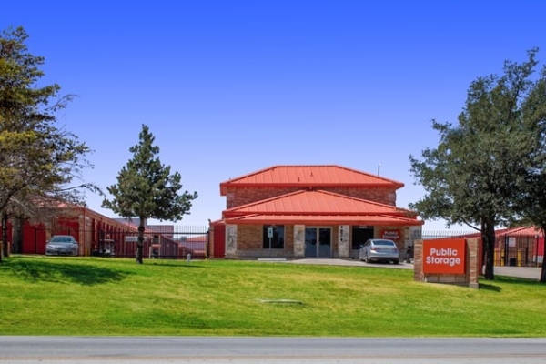 Facility photo: //images.sparefoot.com/medium/22185069e77b322759e.jpg