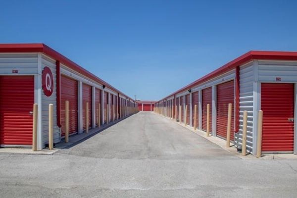 Facility photo: //images.sparefoot.com/medium/2218506a071f284de83.jpg