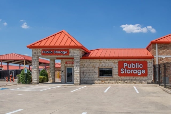Facility photo: //images.sparefoot.com/medium/221851687ceb9c0e0f2.jpg