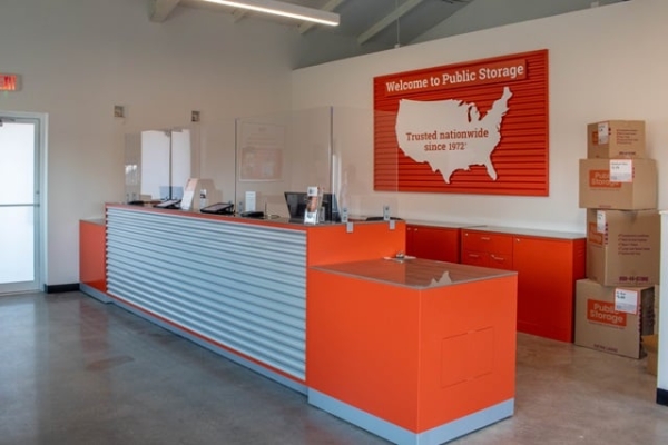 Facility photo: //images.sparefoot.com/medium/221851687ceb9e6fbe5.jpg