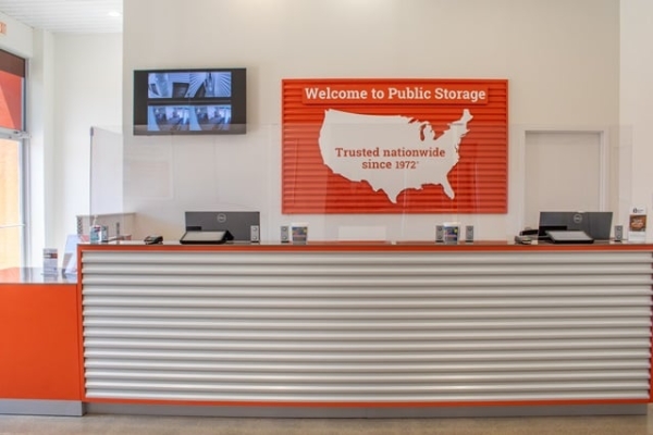 Facility photo: //images.sparefoot.com/medium/221855687ceb54903e2.jpg