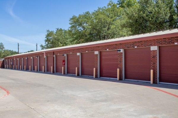 Facility photo: //images.sparefoot.com/medium/2218566884d48347ce2.jpg