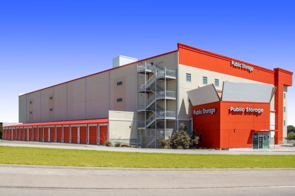 Facility photo: //images.sparefoot.com/medium/22185769f5fb2116170.jpg
