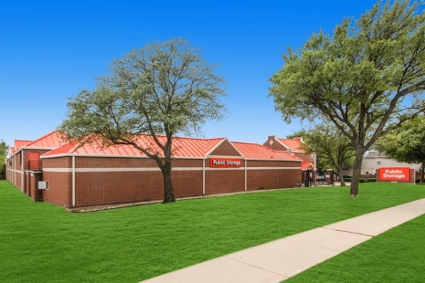 Facility photo: //images.sparefoot.com/medium/22185869592447bbe64.jpg