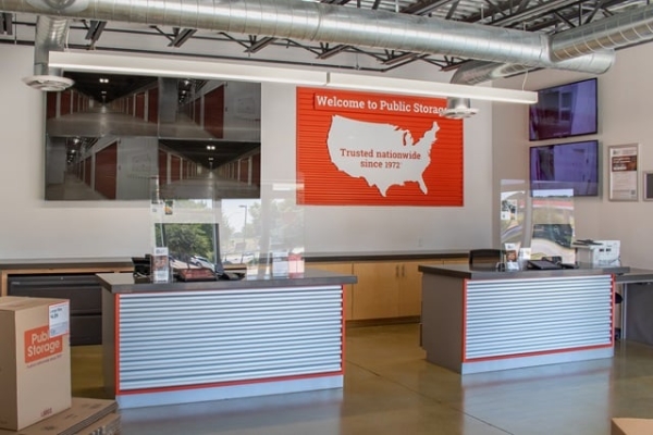 Facility photo: //images.sparefoot.com/medium/221862687b9c6bcdf5b.jpg