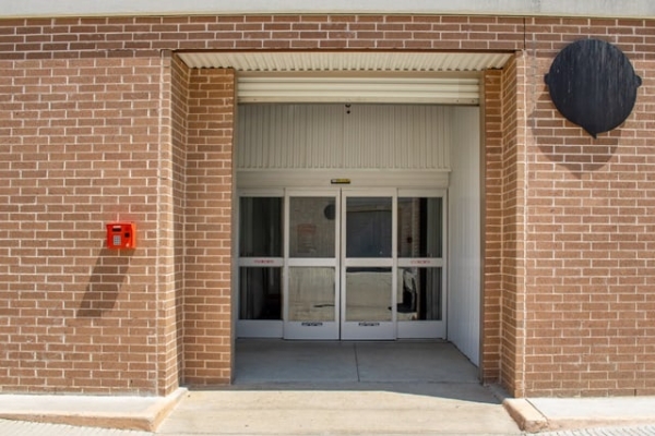 Facility photo: //images.sparefoot.com/medium/22186269f4aa687b38b.jpg