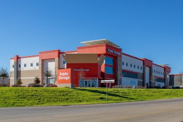 Facility photo: //images.sparefoot.com/medium/2218646884d4e984df4.jpg