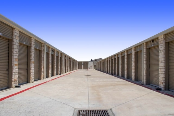 Facility photo: //images.sparefoot.com/medium/2218656884d4f1e0dc1.jpg