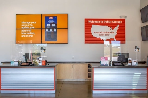 Facility photo: //images.sparefoot.com/medium/2218666957d346b7701.jpg