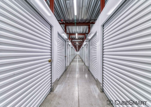 Facility photo: //images.sparefoot.com/medium/221886689309099158b.jpg