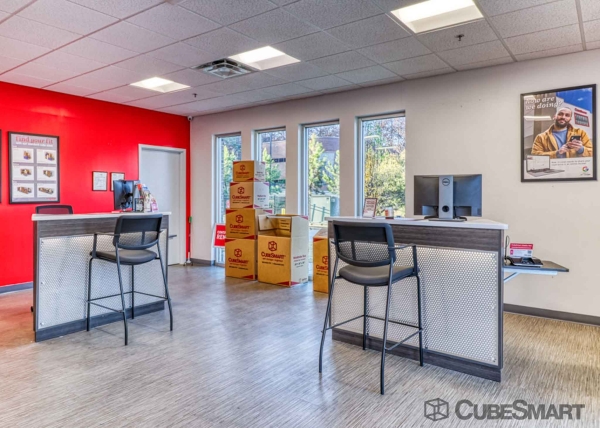 Facility photo: //images.sparefoot.com/medium/2218866893090e96d80.jpg