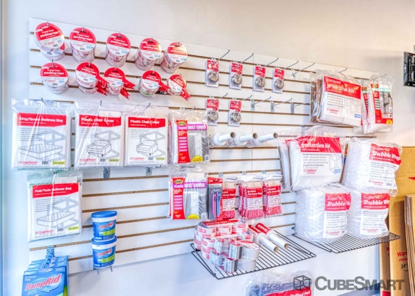Facility photo: //images.sparefoot.com/medium/2218866893091038fb9.jpg