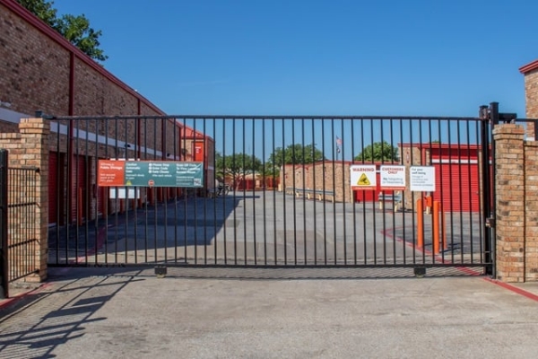 Facility photo: //images.sparefoot.com/medium/22189069f5fb904ffc7.jpg