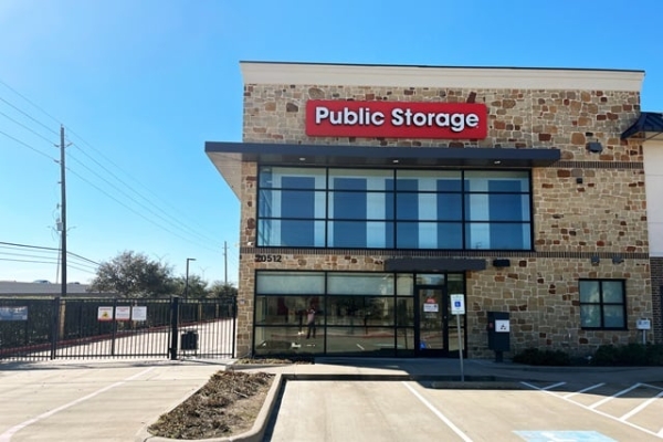 Facility photo: //images.sparefoot.com/medium/22190669f74aaaf1058.jpg