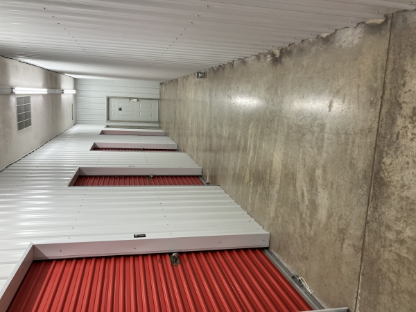 Facility photo: //images.sparefoot.com/medium/22192268e967c7d4de9.jpg